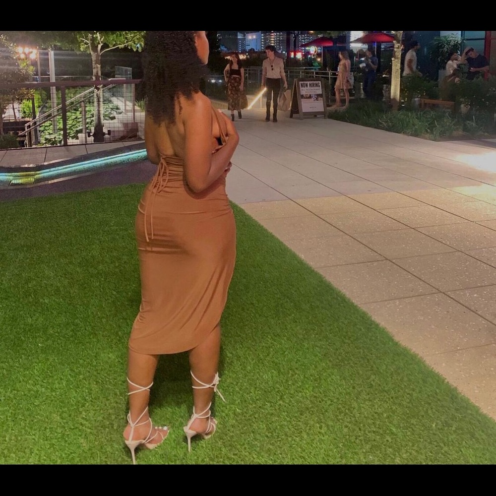 Met Gala Themed Dress. Only Worn Once. Adjustable  To The Body. Tan/Brown Color
